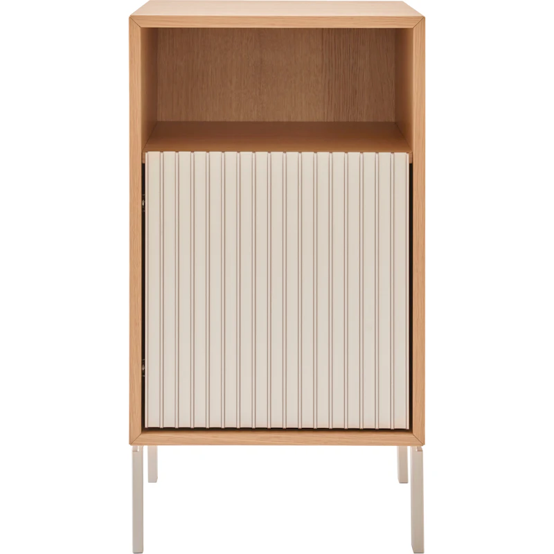 672 Sängbord Med Ben, Ljus Ek