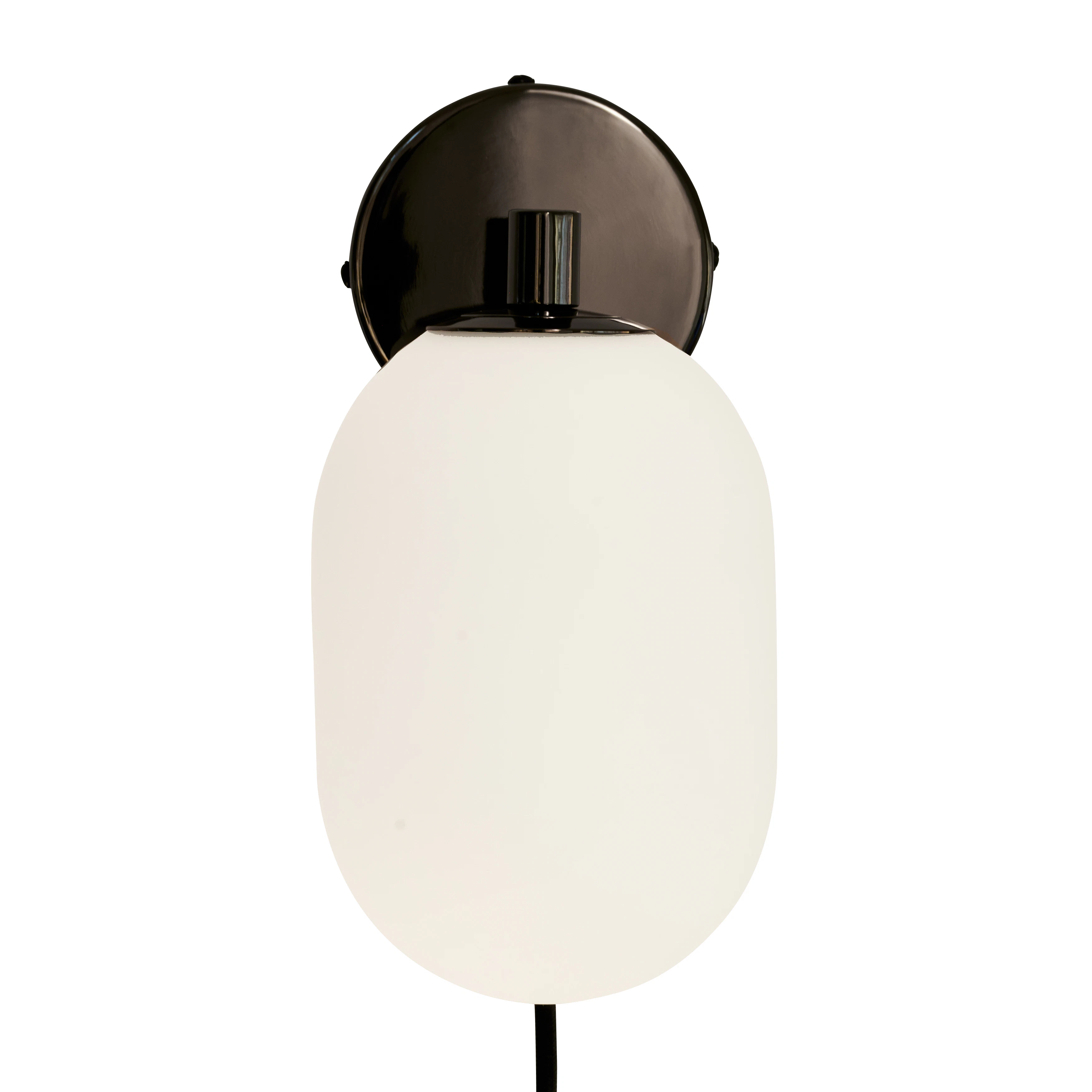 Watt & Veke Noor V&auml;gglampa Opal / Svart - V&auml;gglampor Munbl&aring;st Opalglas Svart - V13121901